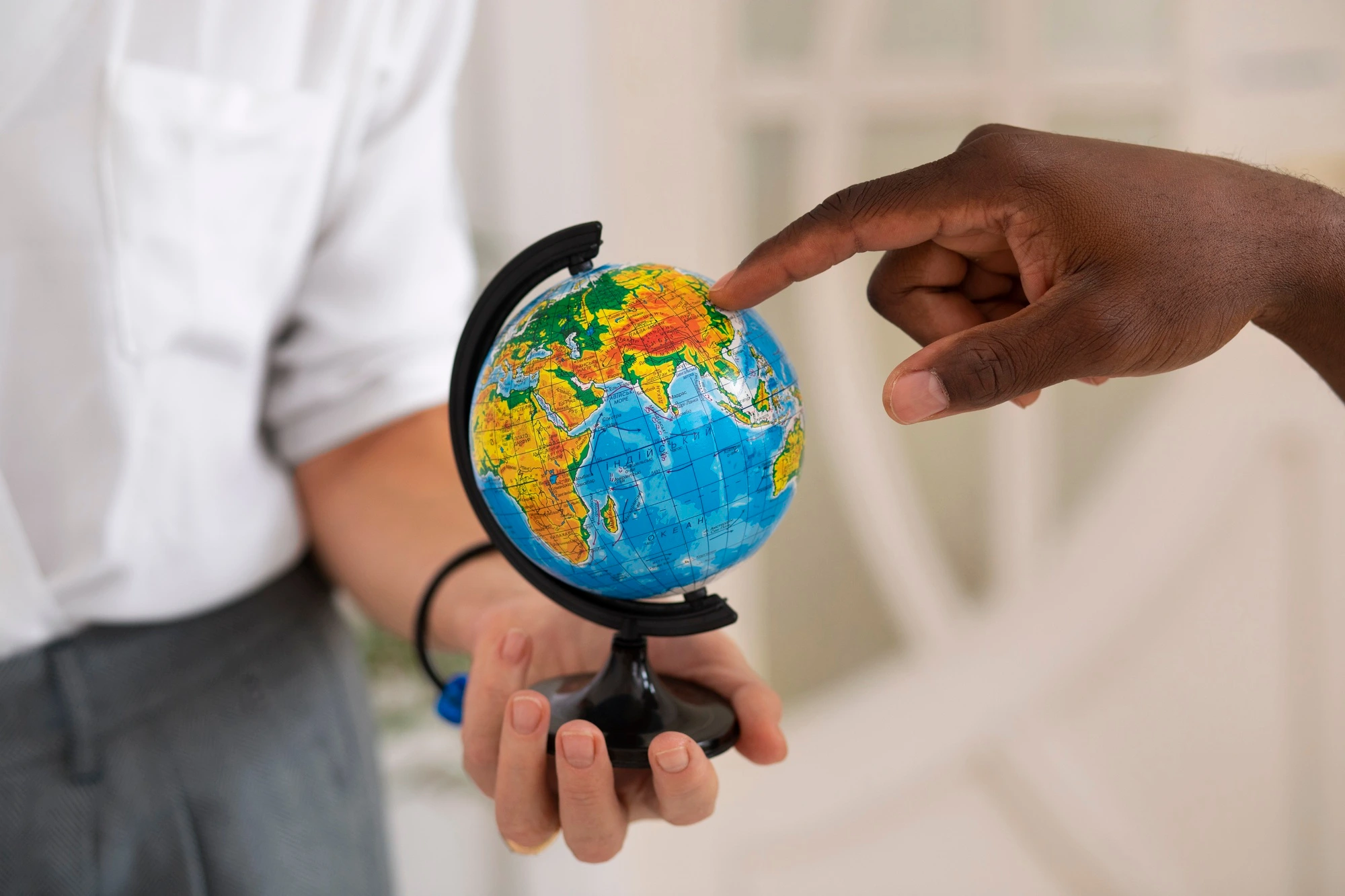 Présent dans divers pays avec plusieurs services